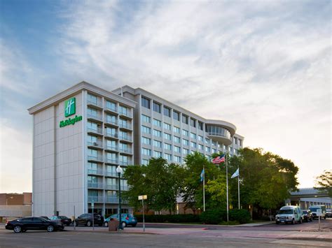 sioux+falls+hotels  Super 8 by Wyndham Sioux Falls/41st Street Hotel in Sioux Falls With a daily grab-and-go breakfast, this Sioux Falls, South Dakota hotel is within 5 minutes’ walk of shopping at The Empire Mall
